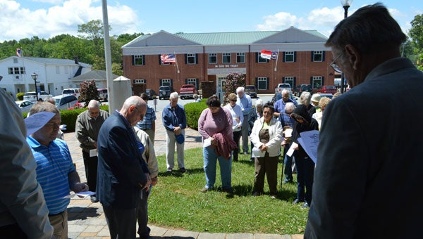 About 40 local residents gathered at the Polk County Courthouse lawn on Thursday, May 5 to participate in the National Day of Prayer. Residents gather annually on the day at 12:20 at the courthouse. This year was the 65th annual National Day of Prayer. This year’s theme was “Pray for America! Wake up America!” Polk participants heard prayers from local preachers as well as sang “America the Beautiful.” Participating leaders included Rev. John Edwards, Rev. Jesse Yarbrough, Rev. Hubert Street, Rev. Don Hollifield and Rev. Warren Elliott. (Photos by Leah Justice)