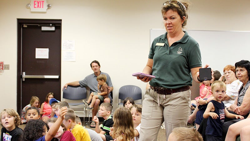 Kids learn about nocturnal animals at Summer Reading ...