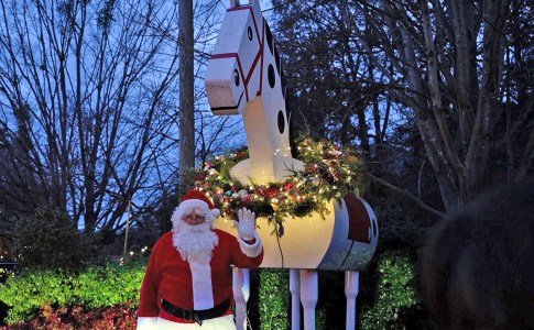 VIDEO Ringing in the season with the Tryon Christmas Stroll The