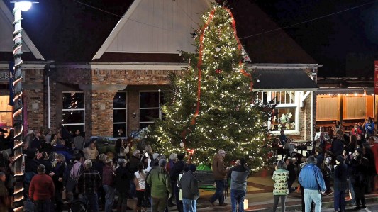 VIDEO Ringing in the season with the Tryon Christmas Stroll The