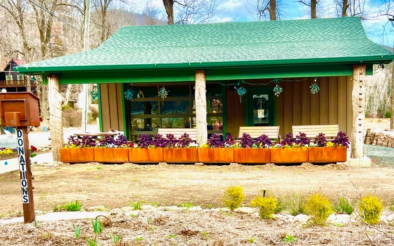 Lake Lure Flowering Bridge opens new education center, announces class schedule
